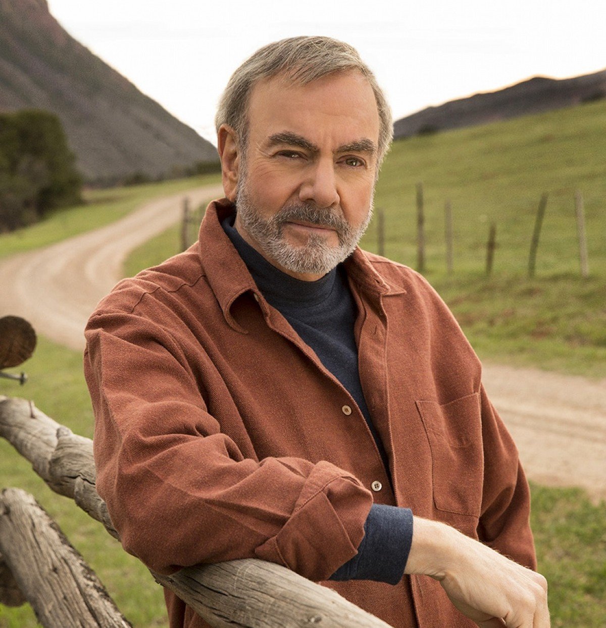 Neil Diamond signs global admin publishing deal with Universal