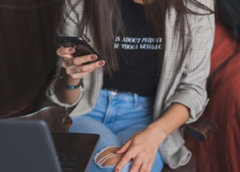 Is SMS Marketing for Musicians Still a Thing?